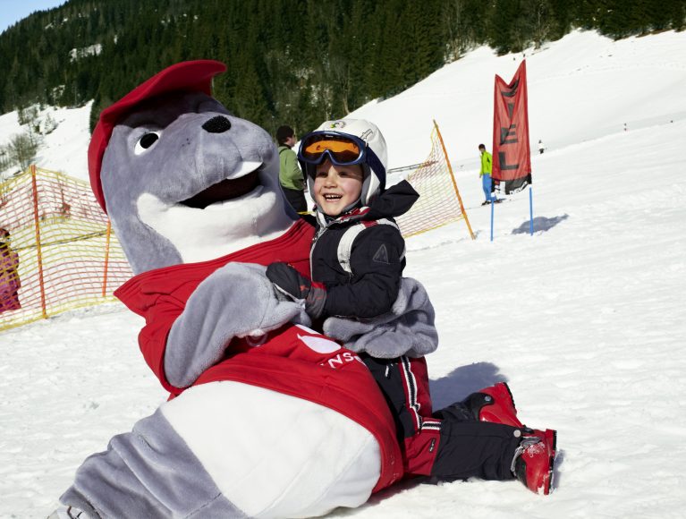 Bei ROBINSON lernen die Kinder Skifahren