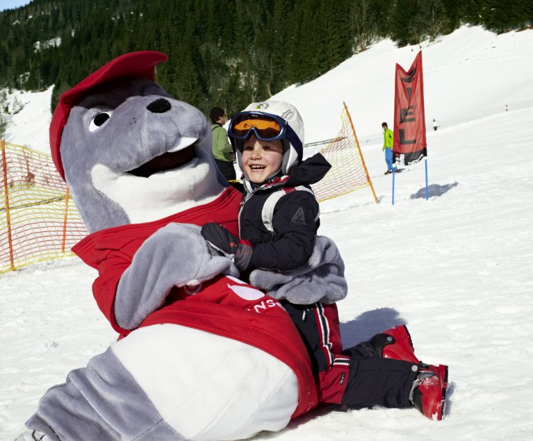 Bei ROBINSON lernen die Kinder Skifahren