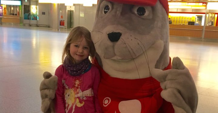 ROBY überrascht zum Valentinstag Klein & Groß am Flughafen Hannover