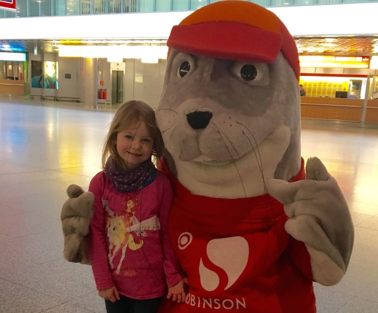 ROBY überrascht zum Valentinstag Klein & Groß am Flughafen Hannover