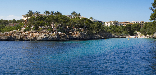 Die wunderschöne Bucht direkt am ROBINSON Club Cala Serena, lädt zum romantischen Verweilen ein. 