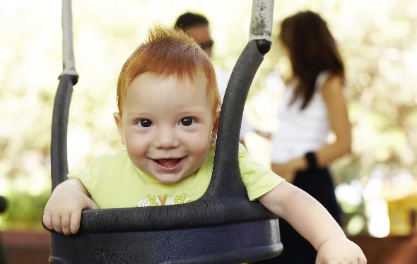 Es benötigt eine gute Vorbereitung, wenn du sicher mit deinem Baby in den Urlaub fliegen möchtest.