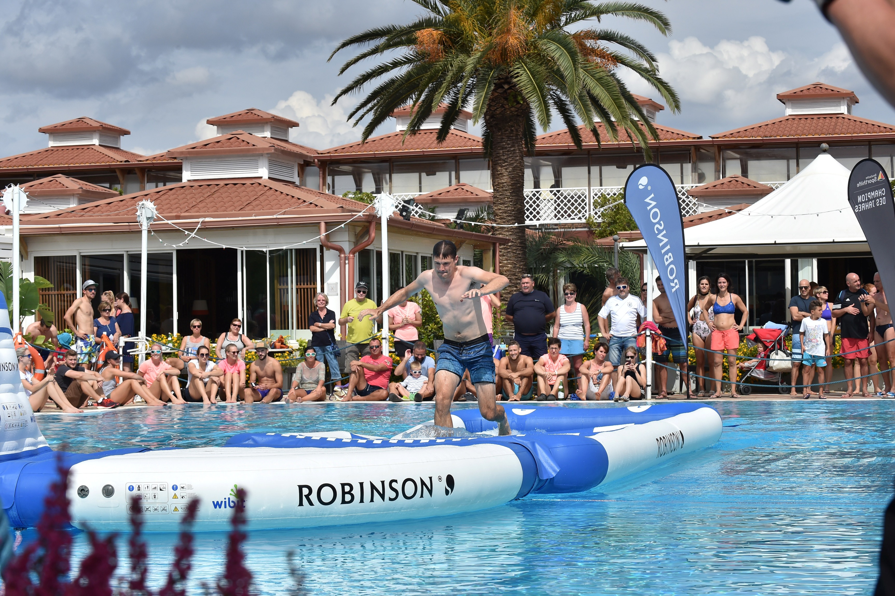 Sportlicher Wettkampf im Pool - und immer schön das Gleichgewicht behalten. Foto: picture alliance für Sporthilfe