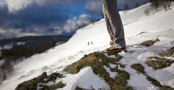 Bergwandern im Winter: Mit der richtigen Ausrüstung bist du auch für die kalte Jahreszeit in den Bergen gerüstet.