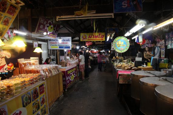 Markt in Bangkok bei Nacht