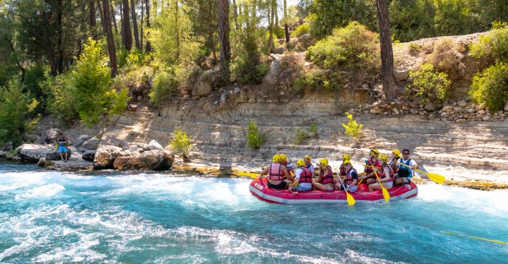 Rafting Touren im Urlaub: Puren Wildwasser-Spaß erleben