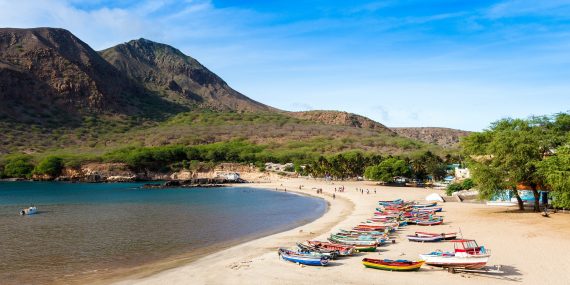 Ein wunderschöner Strand, mitten auf den Kapverden, mit vielen Buchten und Palmen