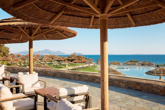 Blick auf den Strandpool und das Meer vom ROBINSON Club Daidalos auf Kos, Griechenland