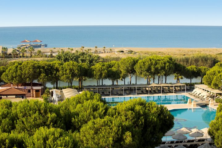 Blick auf den Robinson Club Nobilis und das Meer