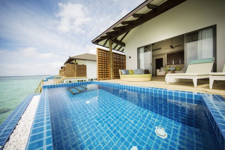 Wasserbungalow mit Privatpool am Meer