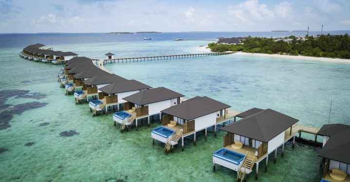 Traumhafte Aussicht: Die Wasserbungalows im Robinson Club auf den Malediven