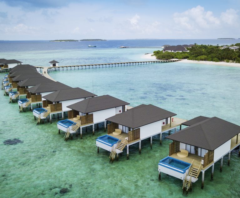 Traumhafte Aussicht: Die Wasserbungalows im Robinson Club auf den Malediven