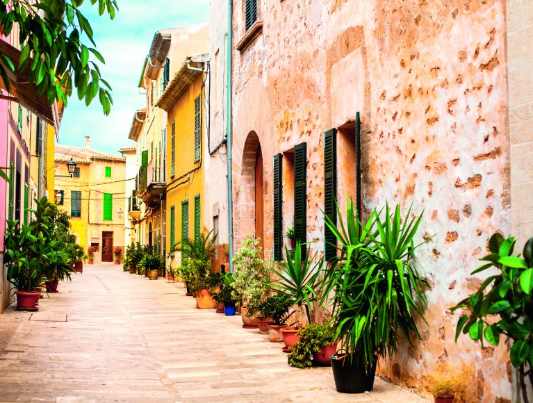 Altstadtgasse in Alcudia Mallorca