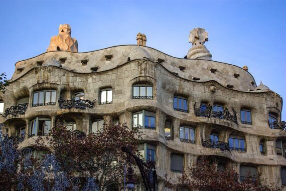 Casa Mila in Barcelona von vorne