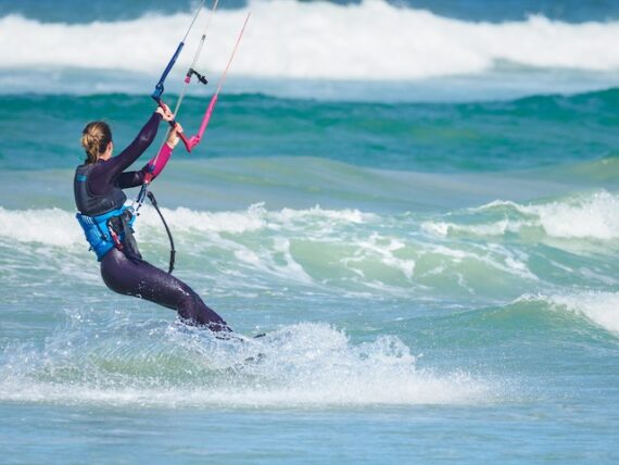 Kitesurferin auf Kreta