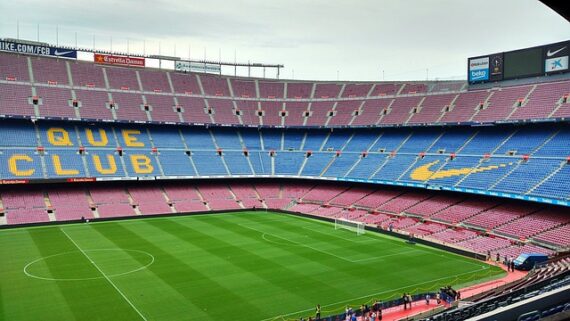 Blick in das Fußball-Stadion Camp Nou in Barcelona