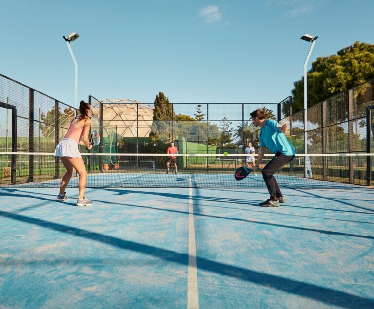 Padel: Alles was du zum Trendsport wissen musst – Regeln, Techniken und mehr