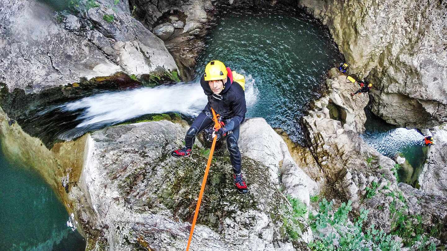 Canyoning ist der Mix aus Wandern, Klettern und Schwimmen im Wasser