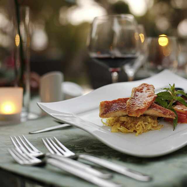 Jedes Gericht ein Meisterwerk - Restaurant bei ROBINSON Ein Essen, welches sehr schön angerichtet ist