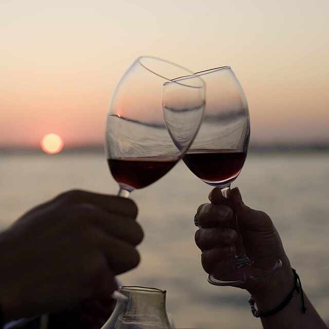 Strandbar, Wein, Sonnenuntergang, romatisch, Zeit zu Zweit