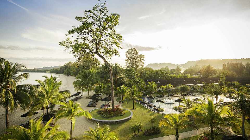 Pool und Garten direkt am Robinson Club Khao Lak in Thailand