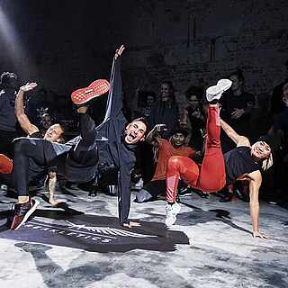 Breakletics Tänzer auf einer Bühne