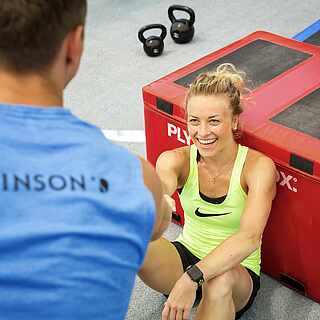 ROBINSON Trainer mit Gast beim Functional Training