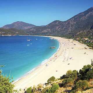 Strand und Berge in der Türkei